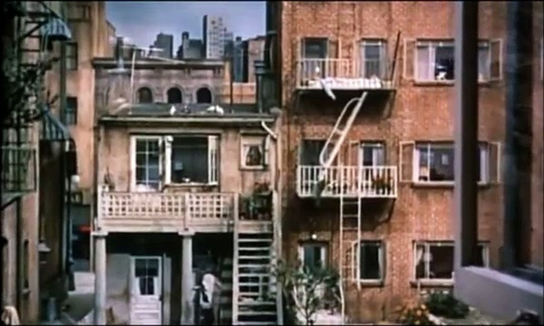 Vista del patio y los apartamentos vecinos